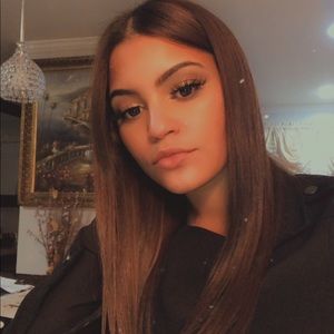 Meet your Posher, Yelii